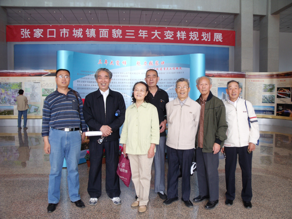 &nbsp;万象城官网组织老同志实地参观市容变化