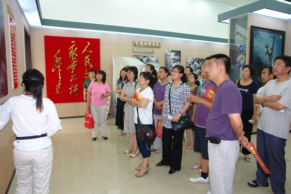 万象城官网对新任科室干部进行岗前警示教育