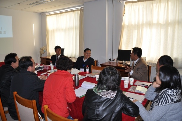 评估组专家听取万象城官网专业教师说课