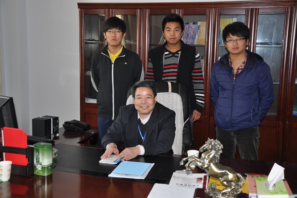 评估组专家与万象城官网师生开展深度访谈