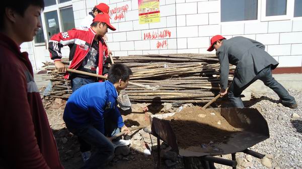 万象城官网开展“关爱残疾儿童，阳光伴我成长”为主题献爱心活动