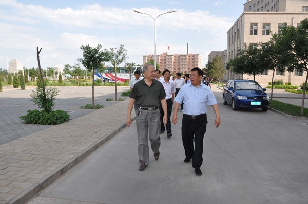 张家口教育学院领导来万象城官网学习交流