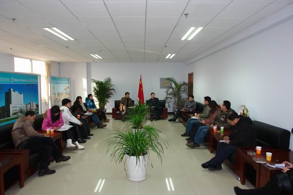 学院召开青年教师座谈会