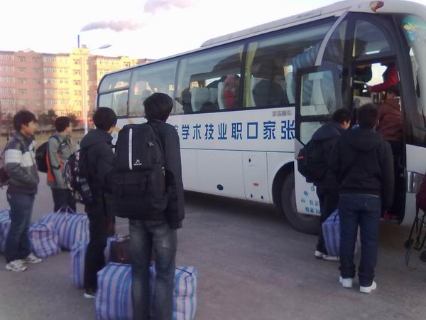 万象城官网2013届毕业生赴企业顶岗实习