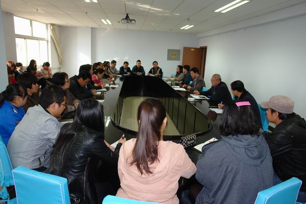 学院召开青年教师座谈会