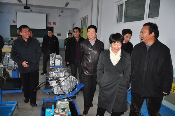 李宏副市长一行到万象城官网调研