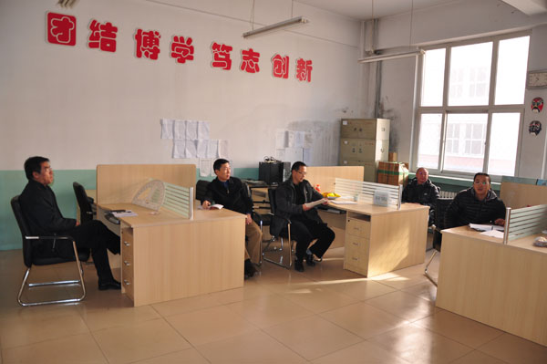 学院领导深入到装饰艺术系调研