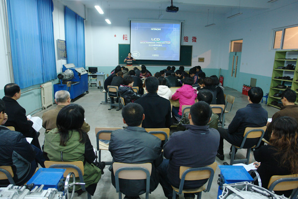 学院领导深入汽车工程系进行听课、调研