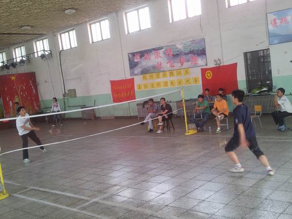 学生社团举办正能量“梦想杯”羽毛球比赛