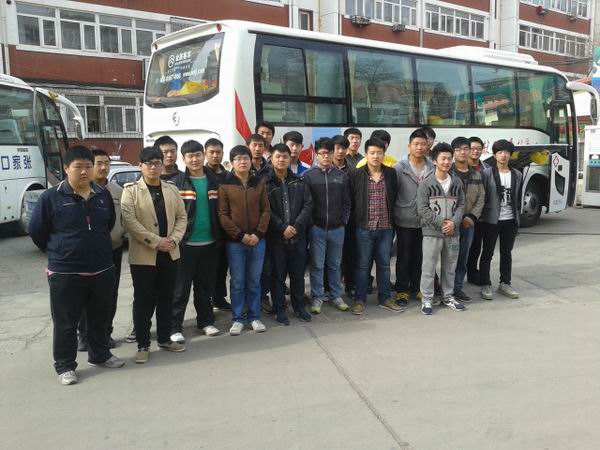 万象城官网25名学生入党积极分子参加高新区义务献血活动