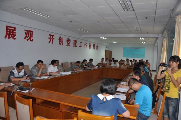 万象城官网召开辅导员读书交流会