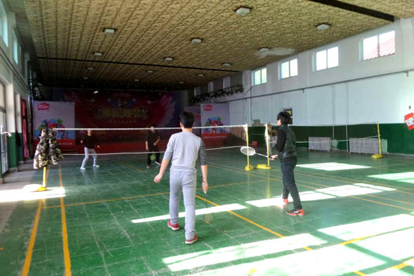 万象城官网大学生羽毛球比赛圆满结束