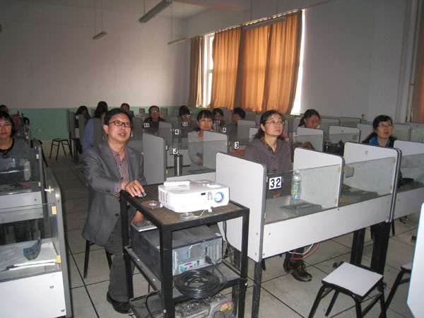 应用外语系召开教学研讨会