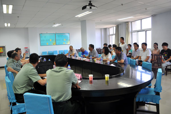 省军区督导组来万象城官网督导检查入伍预征工作