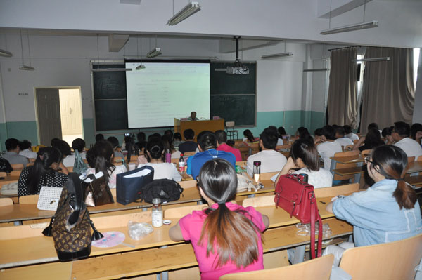 课程标准制定与课堂教学艺术—新教师培训系列报道之三