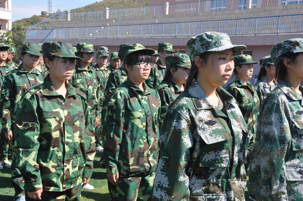 图说军训：2014级新生军训进行时