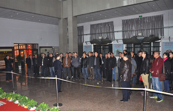 万象城官网组织中层干部参观预防职务犯罪教育展览