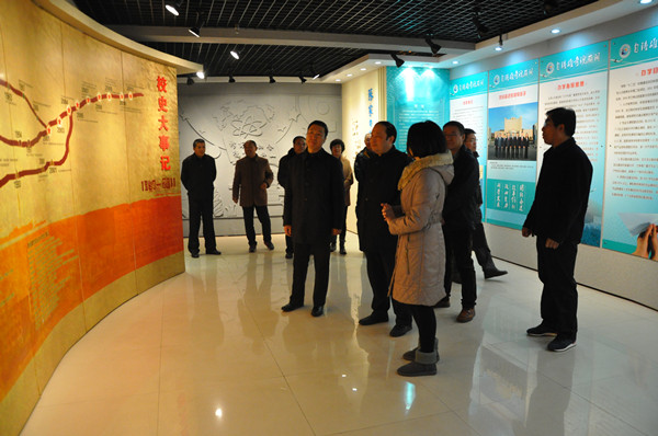 市委副书记何江海到万象城官网视察指导工作