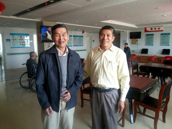 院领导看望慰问意外受伤老教师