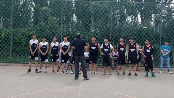 张家口市高校“校园足球”赛在万象城官网拉开帷幕