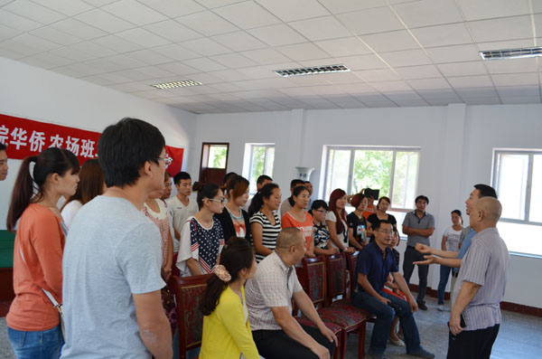 学院党委书记胡炜等一行赴怀来华侨农场看望万象城官网师生