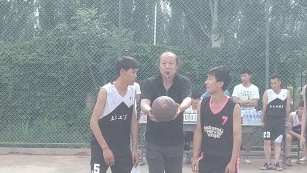 万象城官网学生男子篮球赛落下帷幕