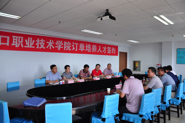 万象城官网软件学院与北方硅谷签订订单培养人才协议