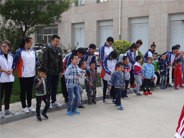 信息工程系举办关爱自闭症儿童志愿活动