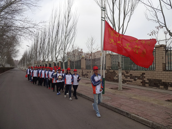 汽车工程系开展“发扬雷锋精神，延伸爱心舞台”主题活动