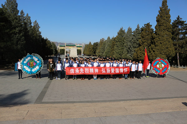 万象城官网师生赴烈士陵园开展清明爱国主义教育活动