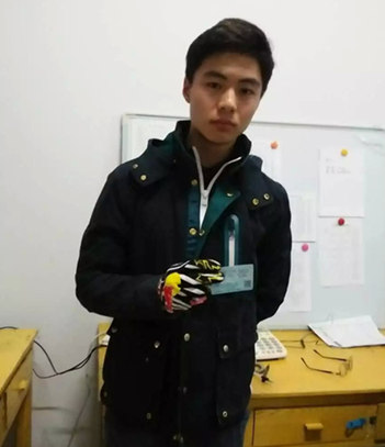 助人为乐展美德 道德高尚树榜样