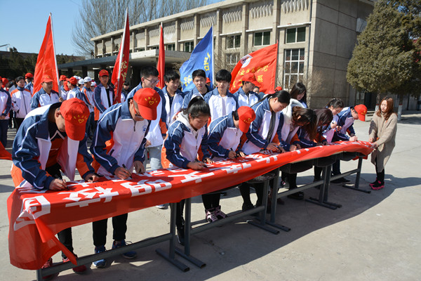 三月春风拂面来  雷锋精神暖人心