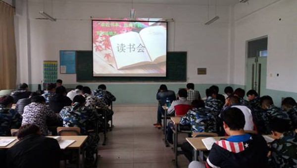 机械工程系举办“每周一读”读书会