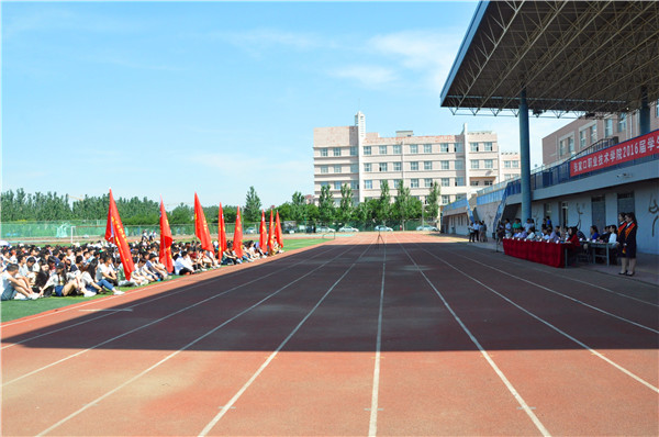 学院隆重举行2016届学生毕业典礼