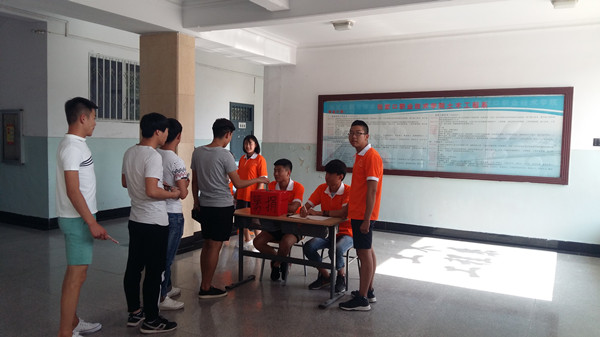 土木工程系举办“三下乡爱心募捐”活动