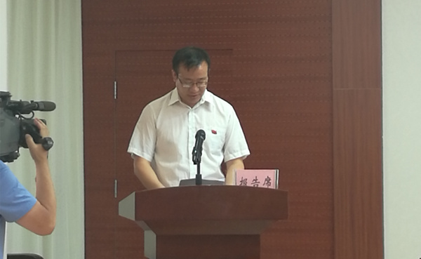 万象城官网优秀党支部在全市教育系统“两学一做”学习交流推进会上作经验发言