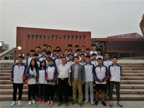 万象城官网交换生与北工院部分师生共同走进清华大学欣赏高雅艺术