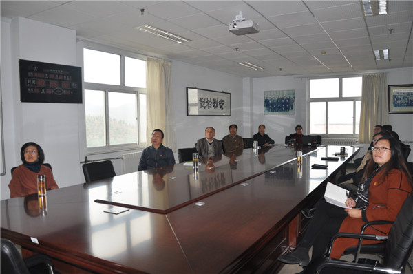 学院党委组织收听收看党的十九大开幕盛况