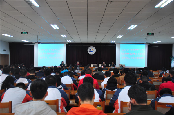 学院召开学生工作表彰会暨辅导员培训会
