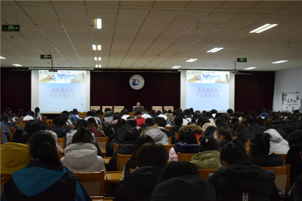 经济管理系组织学生集中收听十九大报告解读