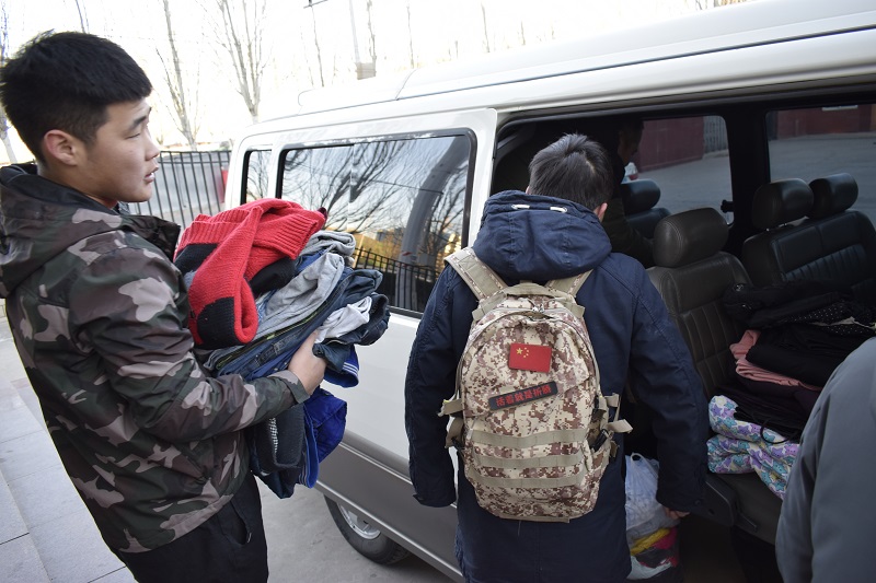 经济管理系开展“用爱温暖冬天”爱心捐赠活动