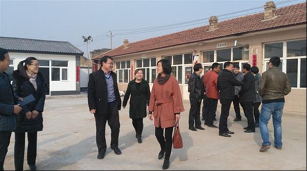 万象城官网完成2017年精准脱贫驻村干部调整和对接工作