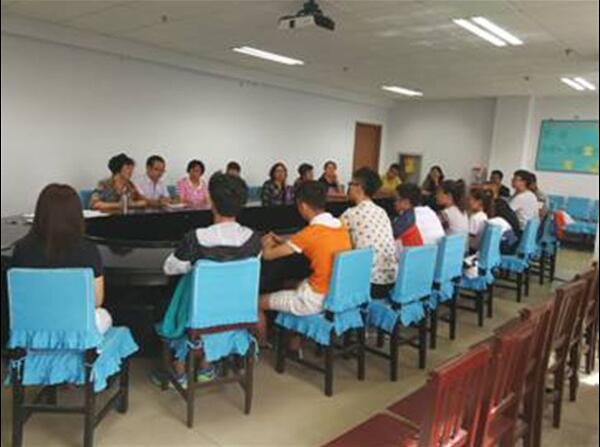 社科部召开思政理论课学生座谈会