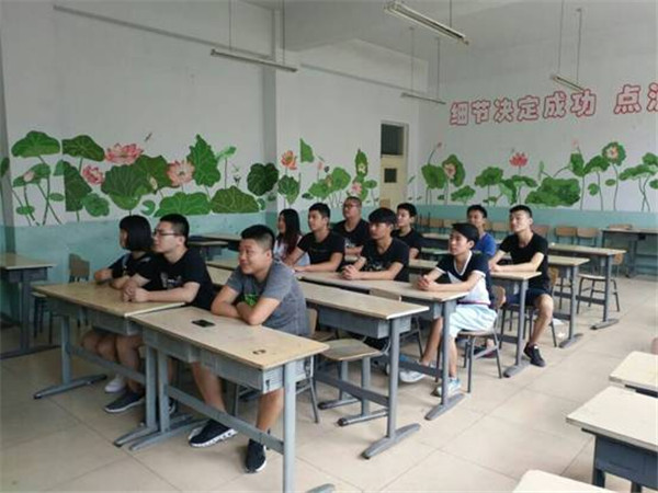 装饰艺术系开展“一学一做”主题团日活动