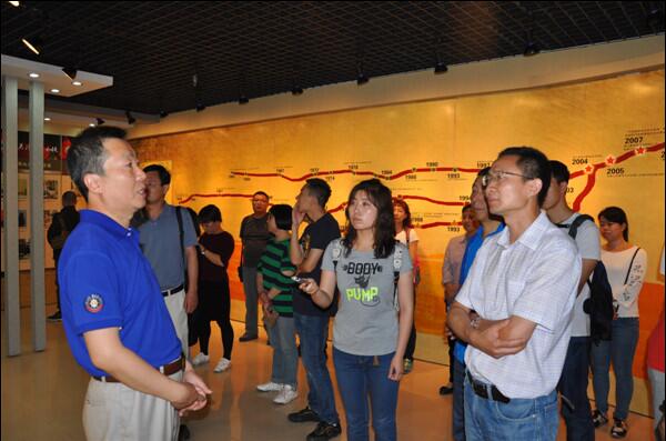 北京工业职业技术学院40名党员干部到万象城官网考察学习