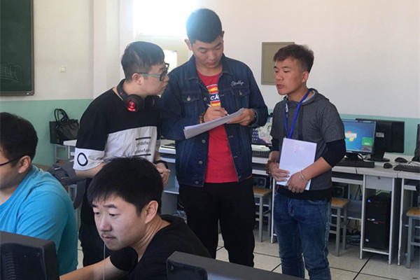 信息工程系新学期严查考勤 促学风建设