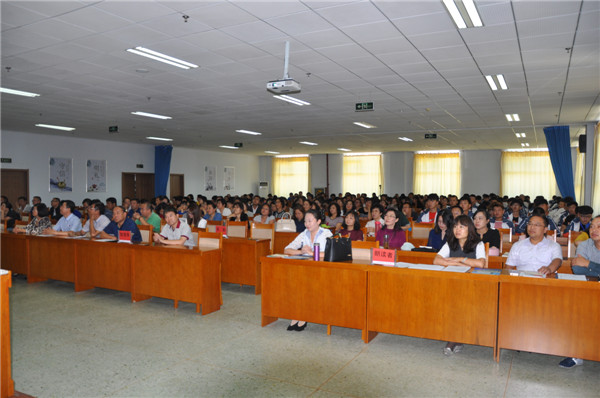 “师者心 朗读情”——学院举办首届教师专场朗读者大会