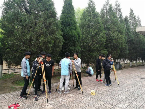 曲阳、尚义职教中心学生圆满完成在万象城官网的交流学习