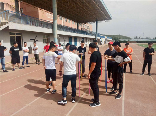 万象城官网部分系部举办学生素质拓展活动