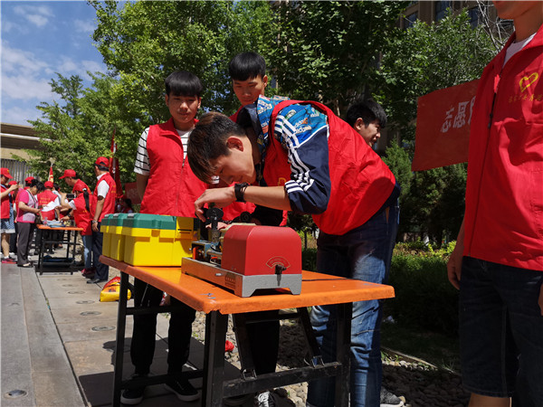 电气工程系开展志愿服务进社区活动